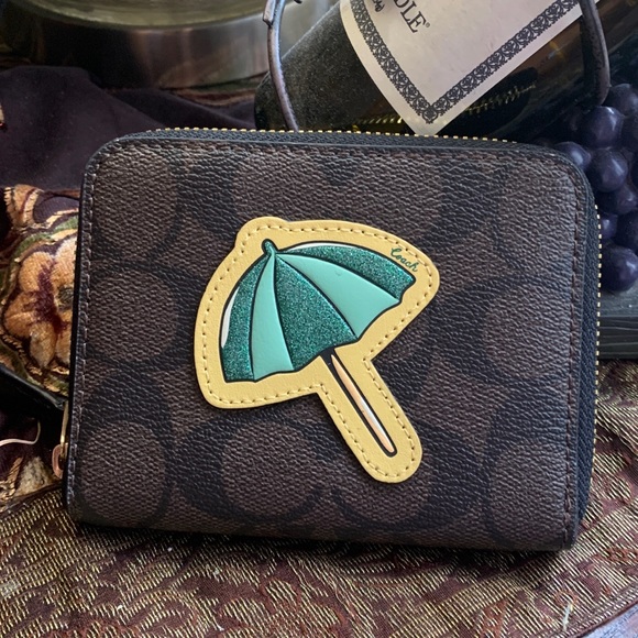 Authentic COACH Signature canvas/leather umbrella zip around wallet - Picture 4 of 12